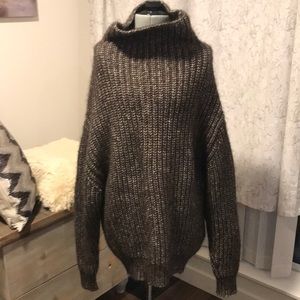 Wilfred oversized brown sweater - small fits big